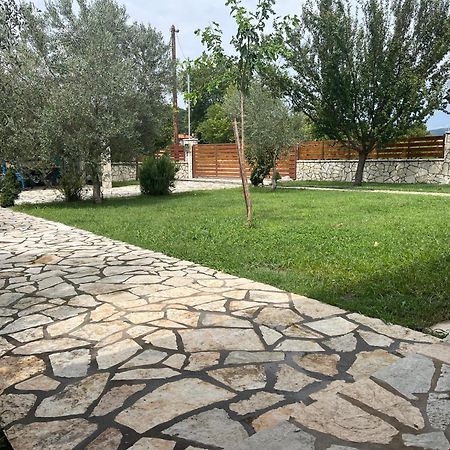 Villa Το Πετρινο Σπιτι Του Καστρη! Με Θεα Τα Μετεωρα Kalambaka Exterior foto