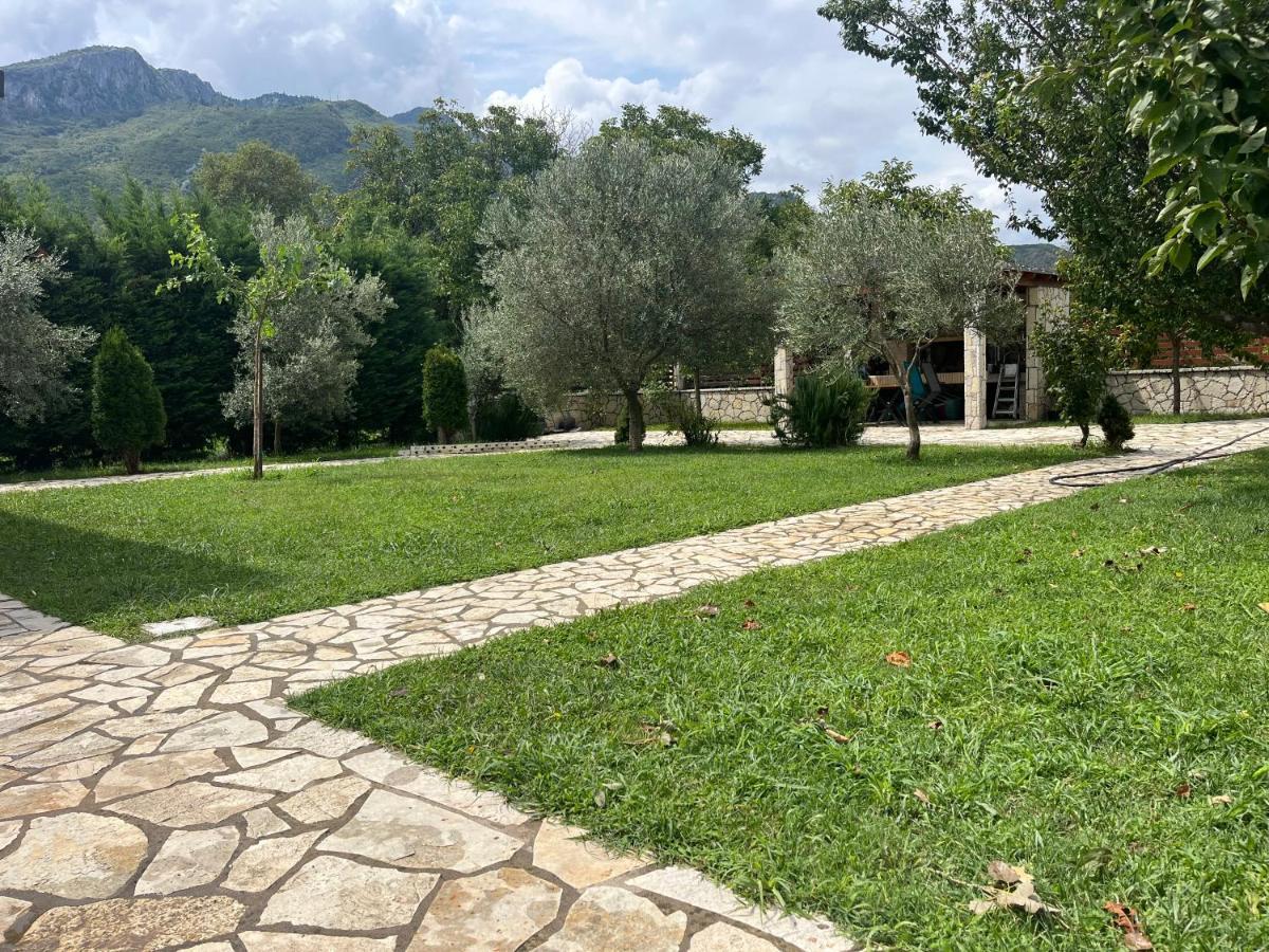 Villa Το Πετρινο Σπιτι Του Καστρη! Με Θεα Τα Μετεωρα Kalambaka Exterior foto
