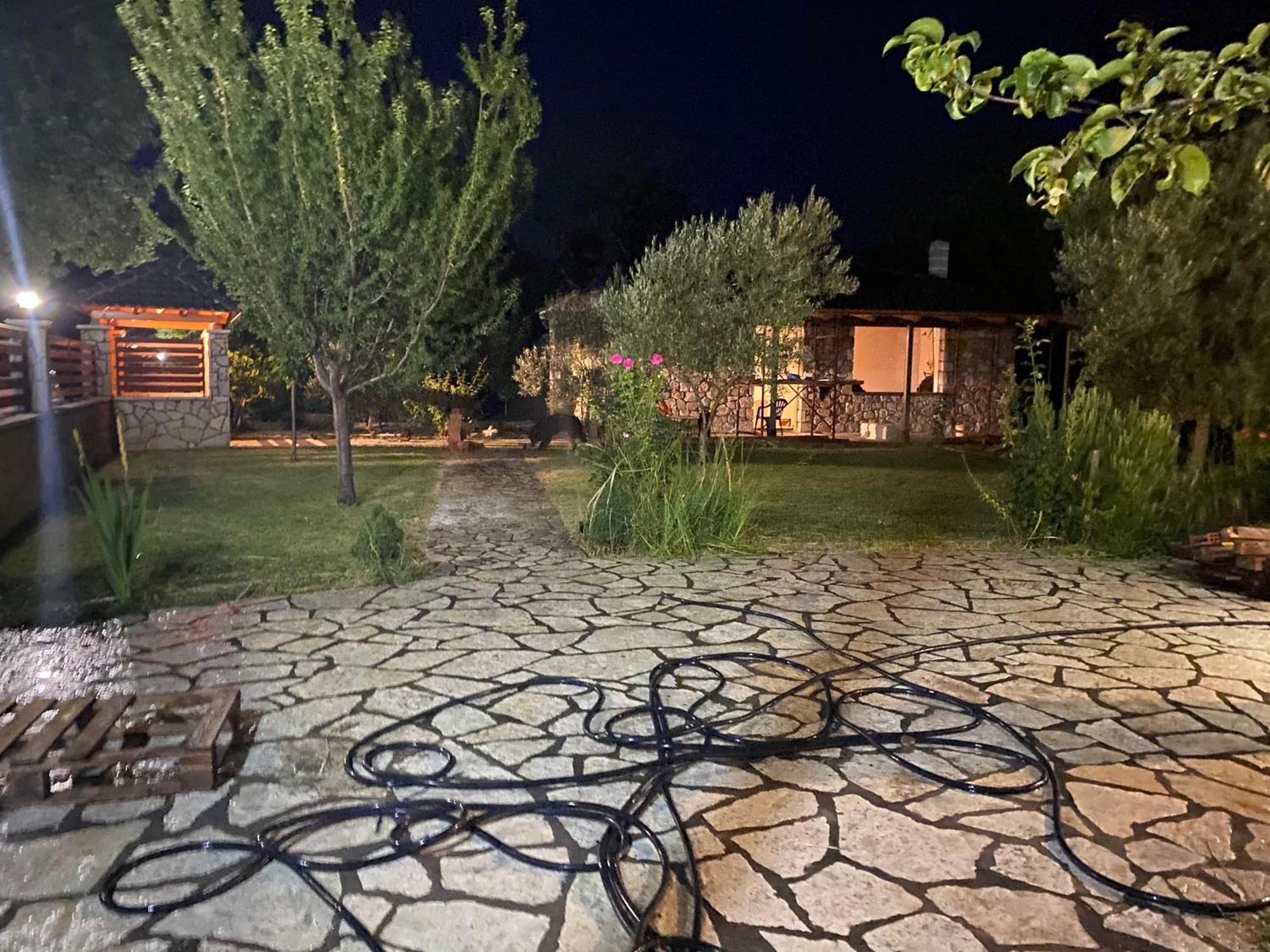 Villa Το Πετρινο Σπιτι Του Καστρη! Με Θεα Τα Μετεωρα Kalambaka Exterior foto