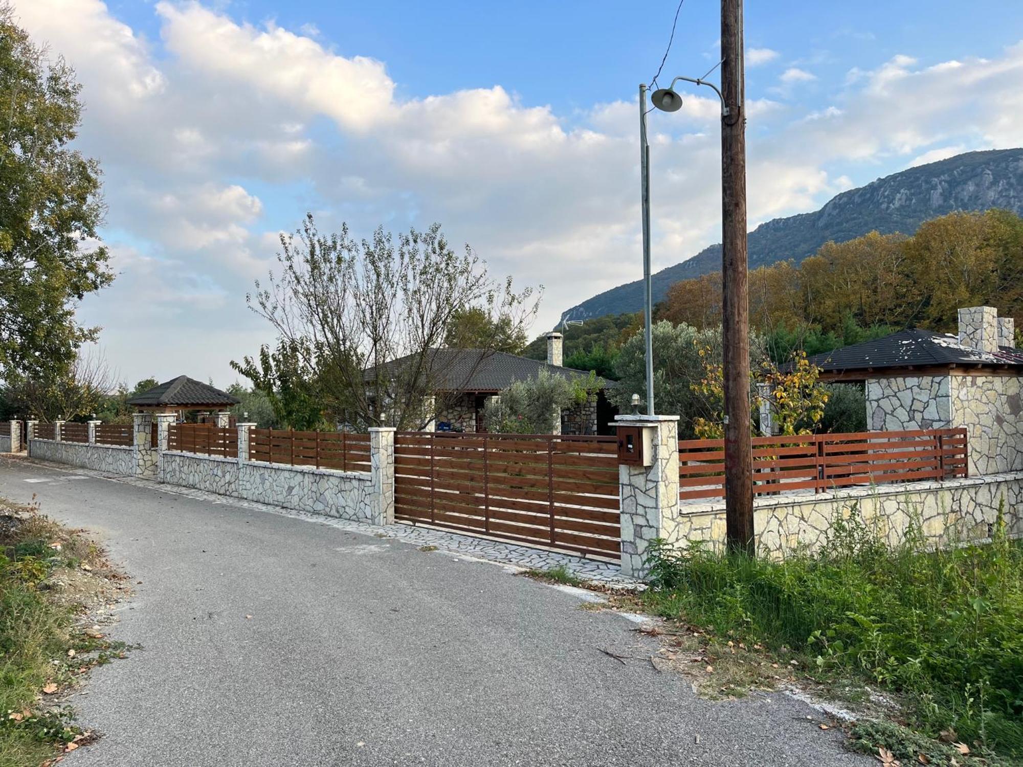 Villa Το Πετρινο Σπιτι Του Καστρη! Με Θεα Τα Μετεωρα Kalambaka Exterior foto