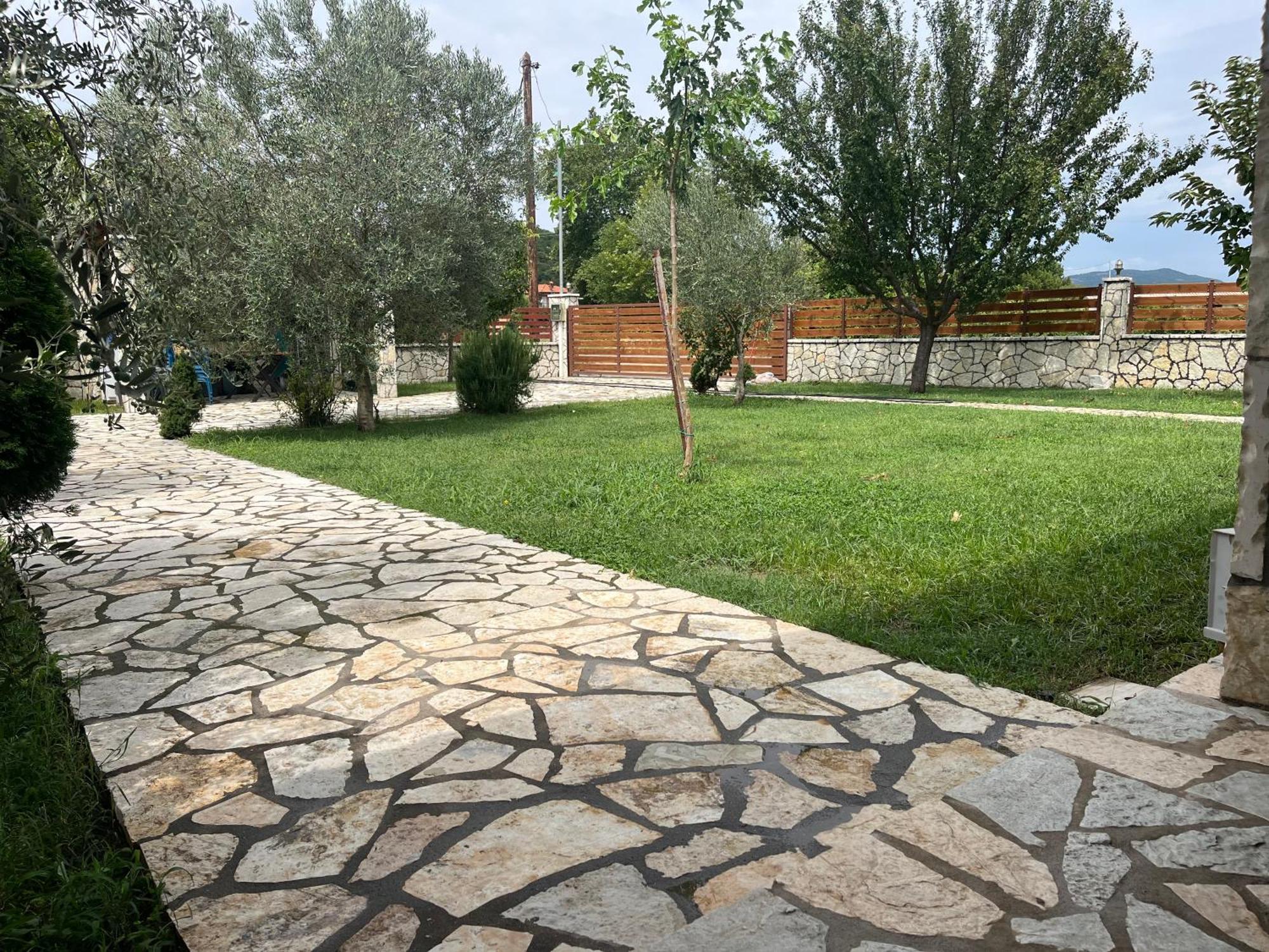 Villa Το Πετρινο Σπιτι Του Καστρη! Με Θεα Τα Μετεωρα Kalambaka Exterior foto