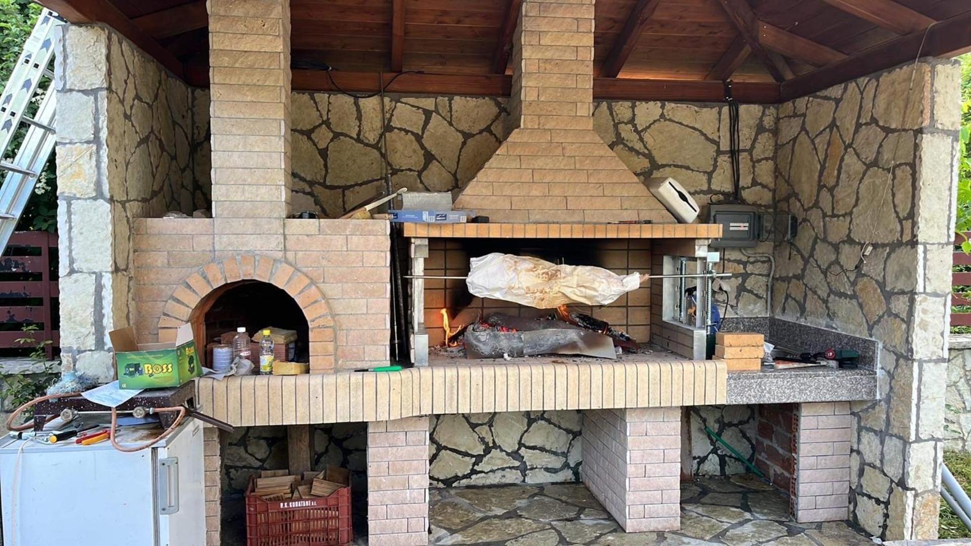 Villa Το Πετρινο Σπιτι Του Καστρη! Με Θεα Τα Μετεωρα Kalambaka Exterior foto